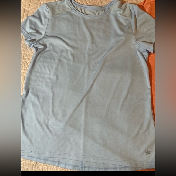 Bundle of 2 ladies Medium dry tek/ heatgear shirts, Sz Medium:dry tek is NWOT - Picture 2 of 3